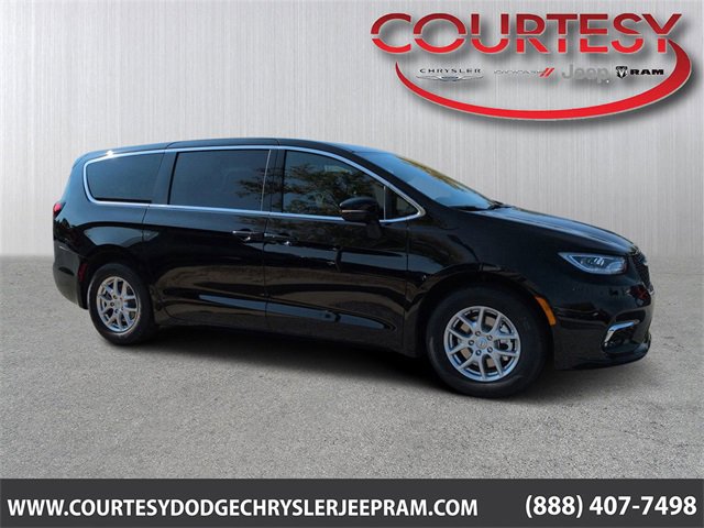 New 2026 Chrysler Pacifica Select