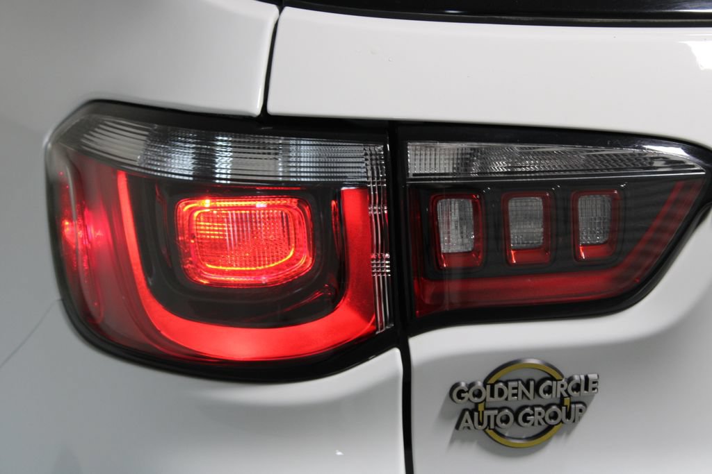 Used 2025 Jeep Compass Trailhawk w/ Trailer Tow Group AWD/4WD image 44