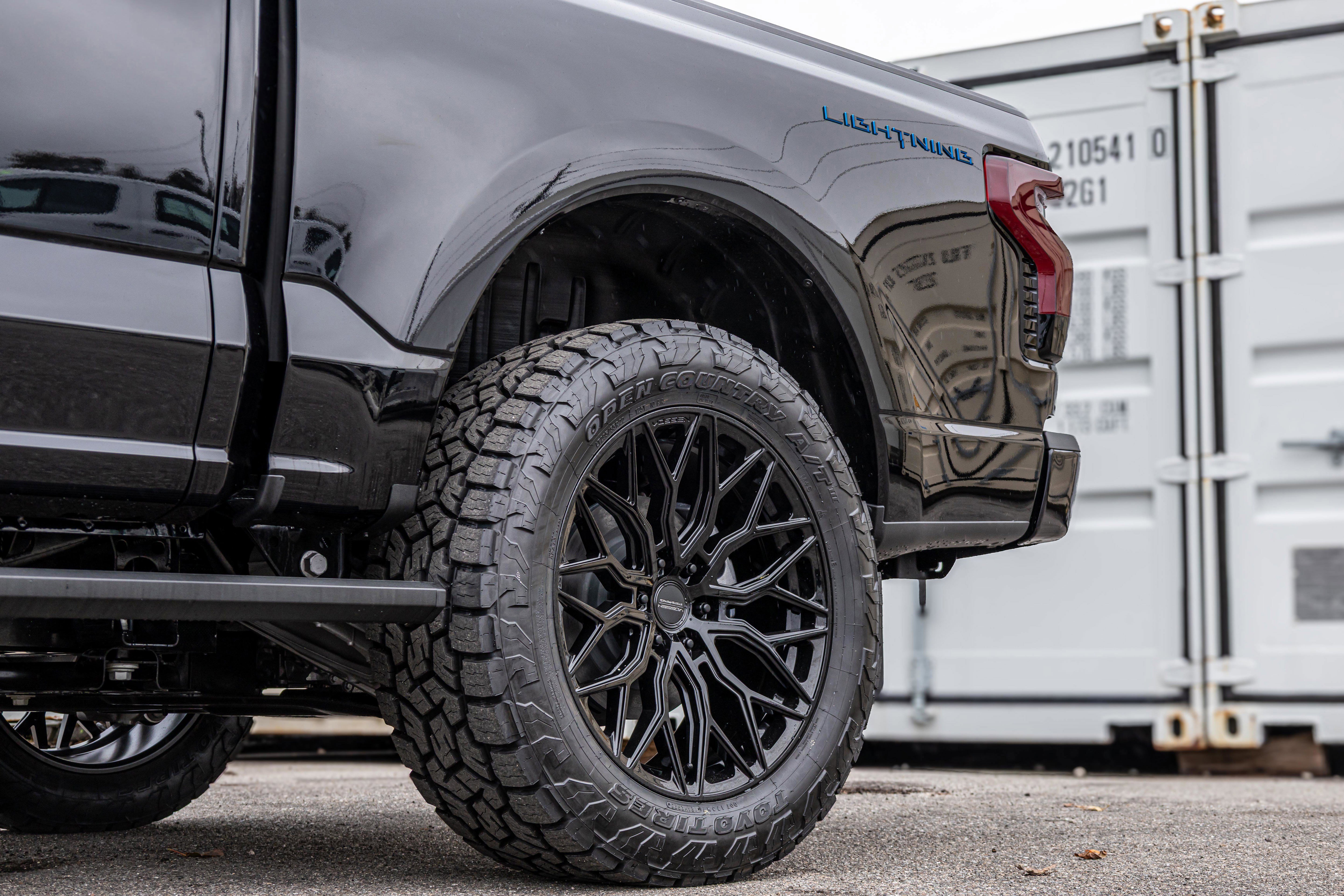 New 2025 Ford F150 Lightning Platinum image 22