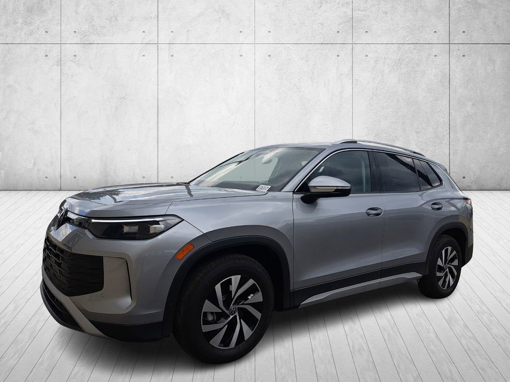 Used 2025 Volkswagen Tiguan S image 1