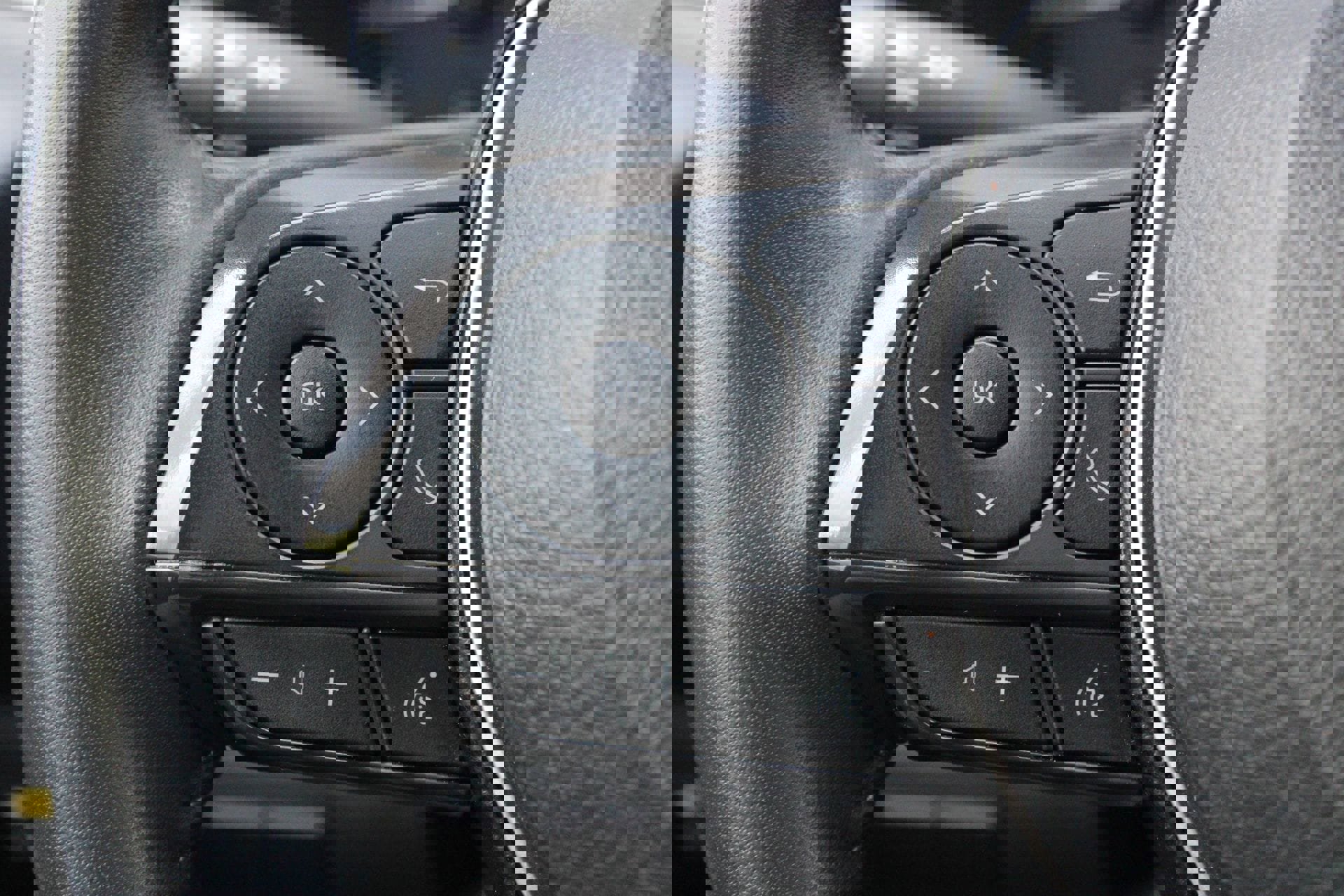 Used 2025 Toyota Corolla SE FWD image 25