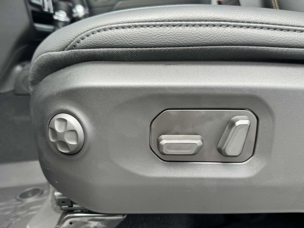 New 2025 Jeep Wrangler Sahara w/ Technology Group image 30