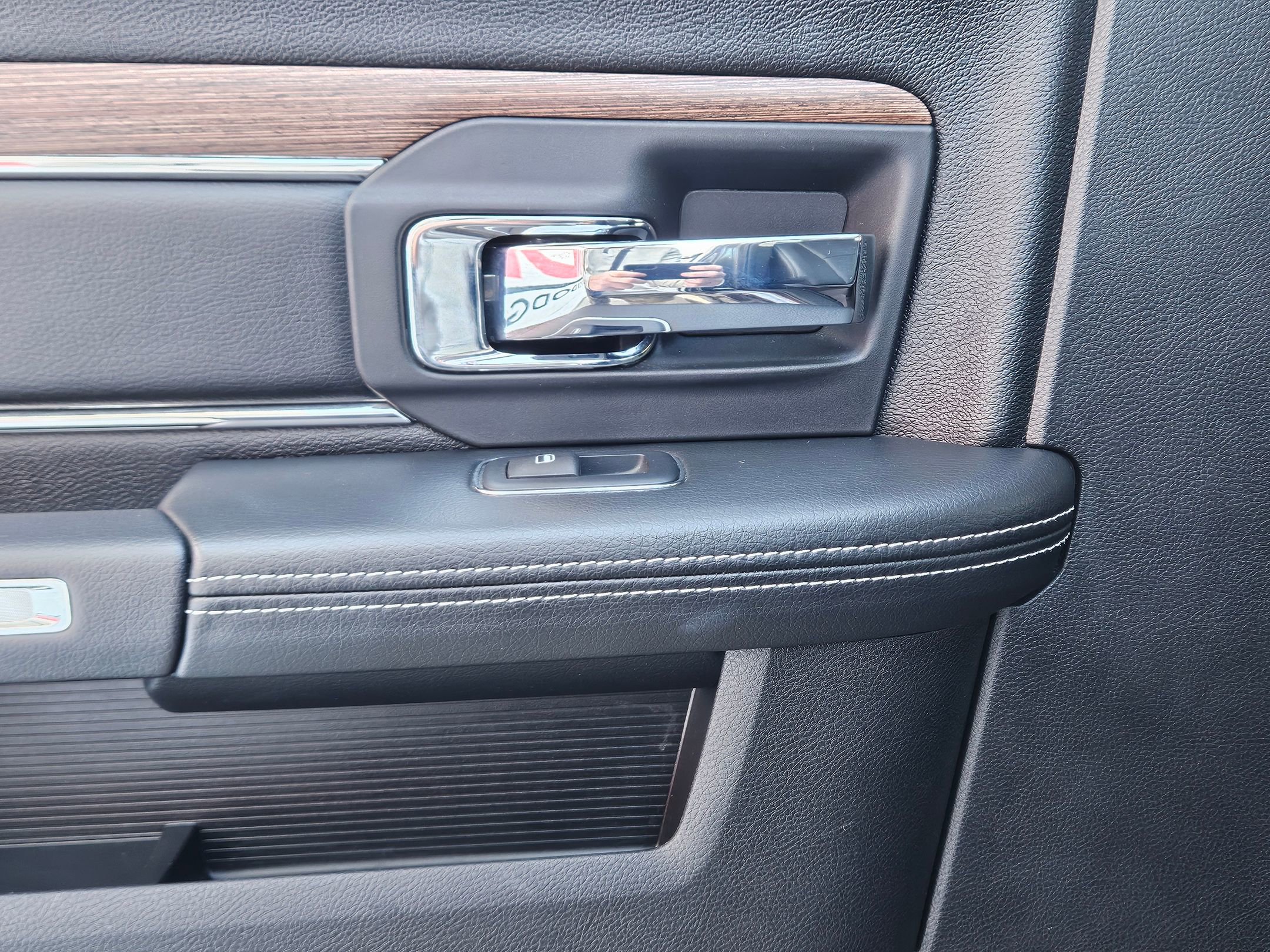 Used 2018 RAM 1500 Laramie w/ Convenience Group image 23