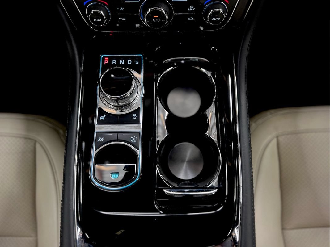 Used 2015 Jaguar XJ AWD/4WD image 32