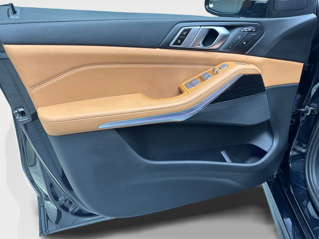 Used 2024 BMW X7 xDrive40i w/ M Sport Package image 32