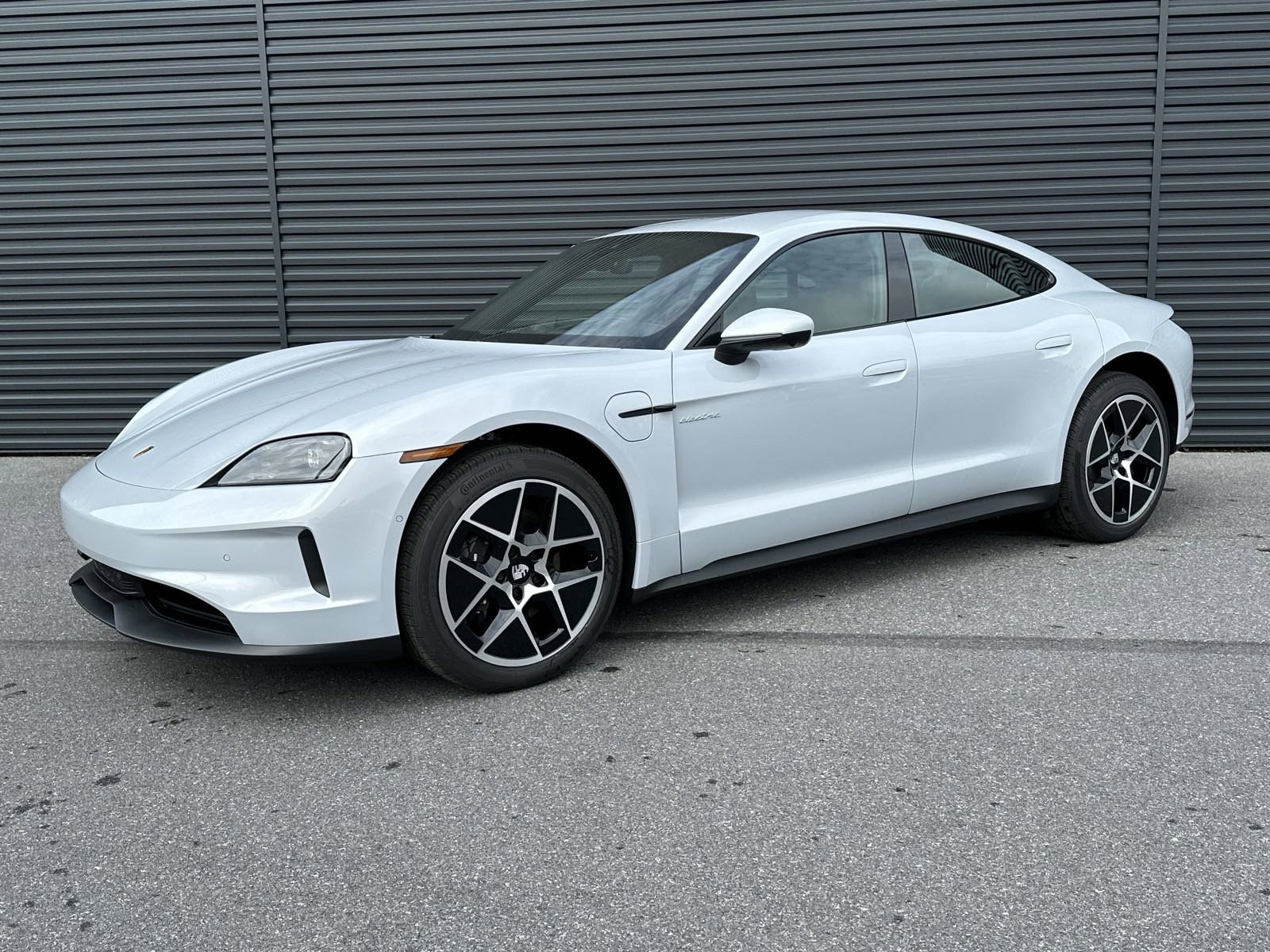 New 2025 Porsche Taycan image 1