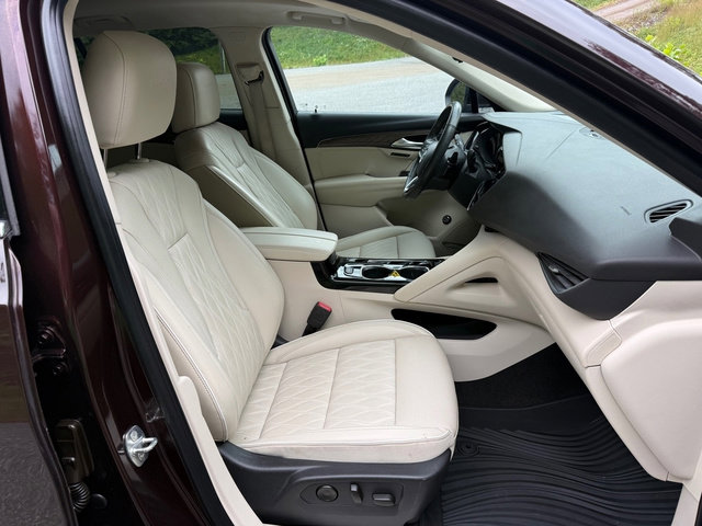 Used 2022 Buick Envision Avenir w/ Technology Package II image 24