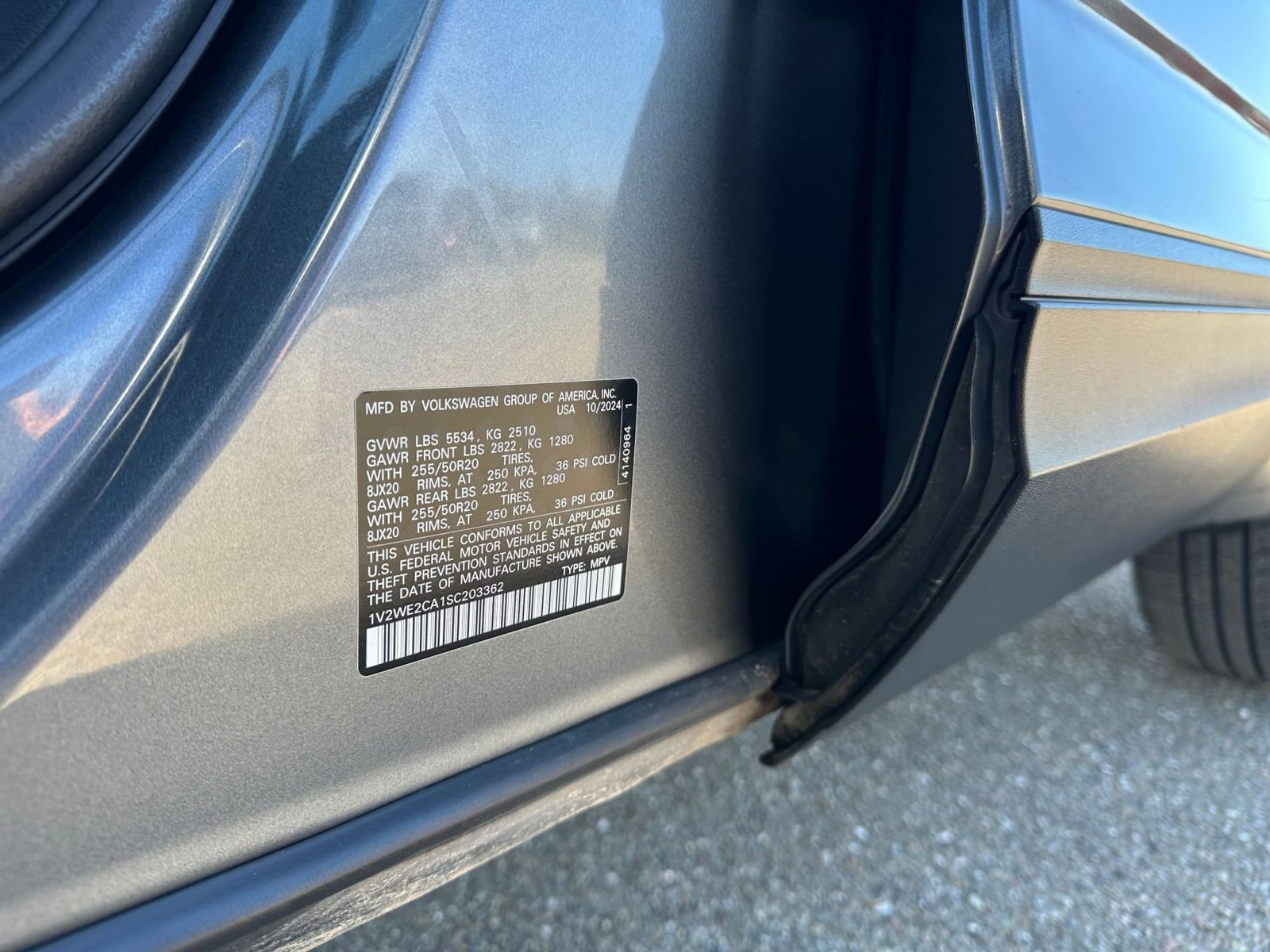 Used 2025 Volkswagen Atlas Cross Sport SE image 31