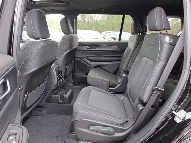 New 2025 Jeep Grand Cherokee L Laredo image 6