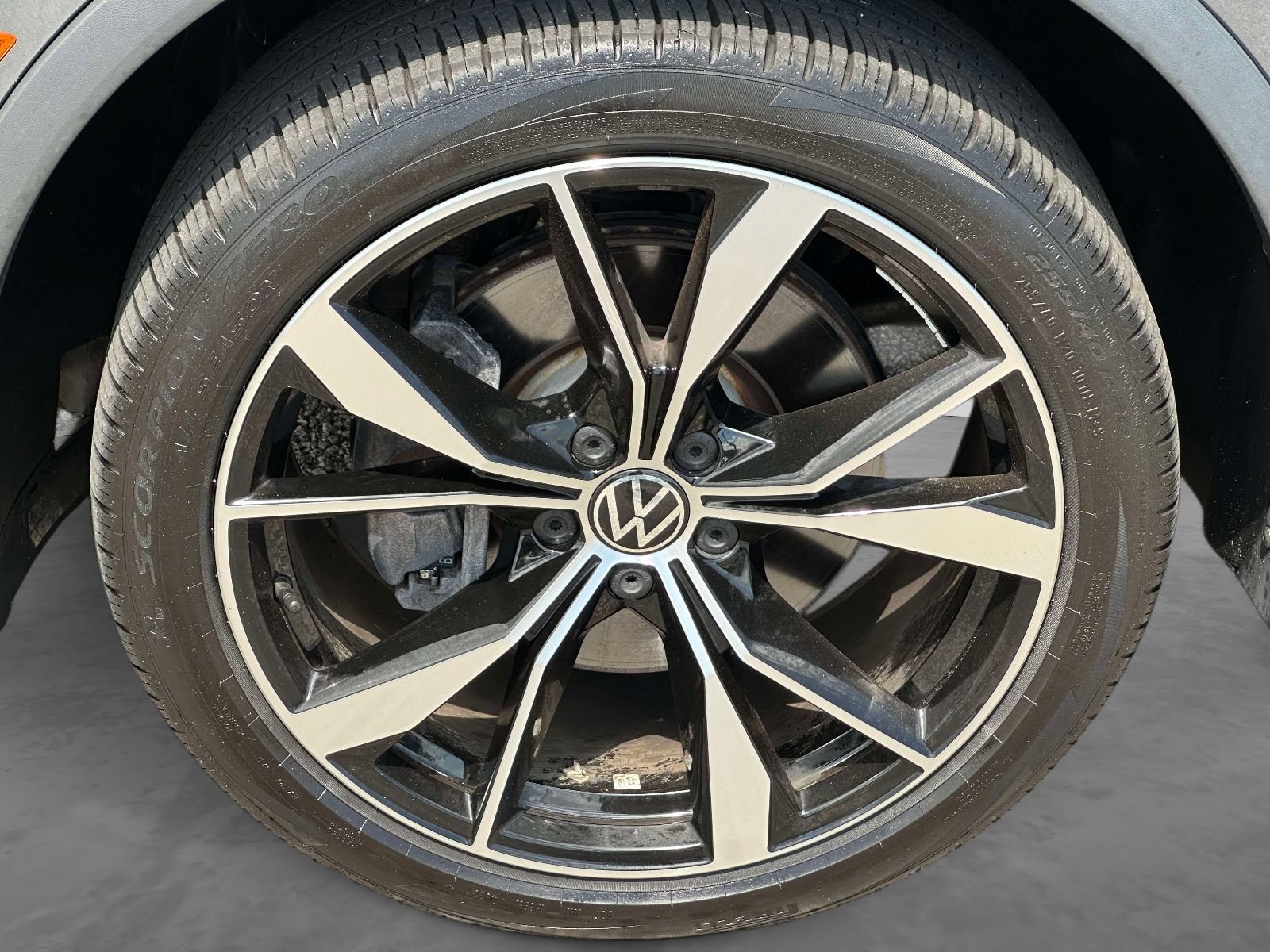 Certified 2024 Volkswagen Tiguan SEL R-Line AWD/4WD image 6