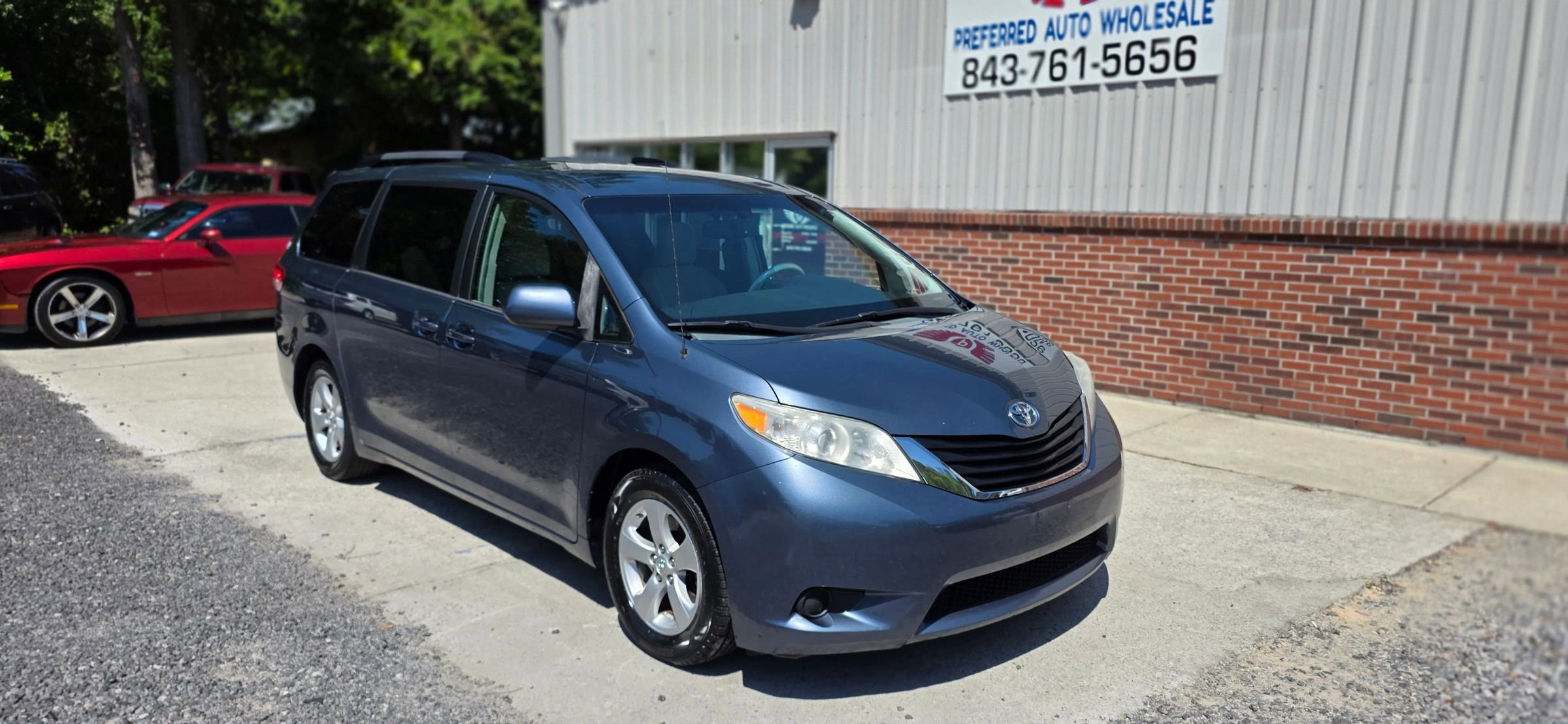 Used 2014 Toyota Sienna LE FWD image 2