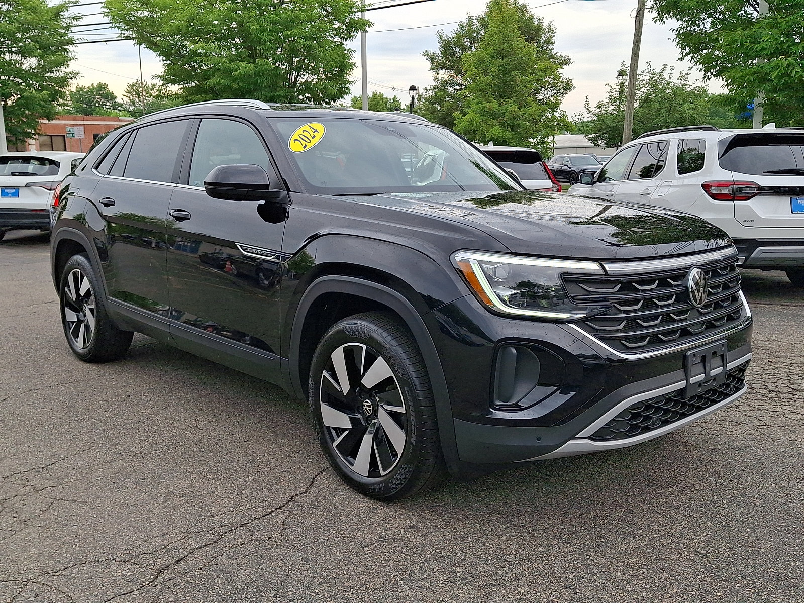 Used 2024 Volkswagen Atlas Cross Sport SE AWD/4WD image 3