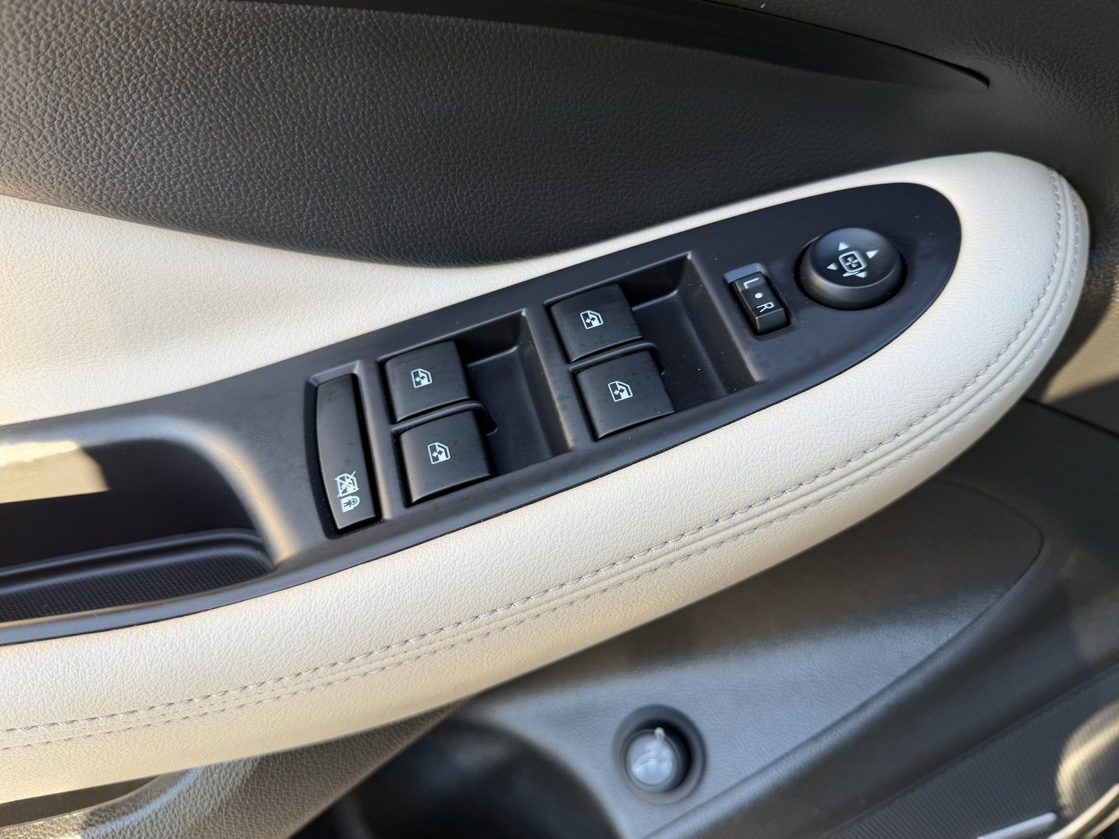 Used 2020 Buick Envision Premium w/ LPO, Active Package image 22