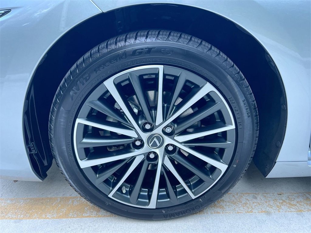 Certified 2023 Lexus ES 300h w/ Premium Package image 9