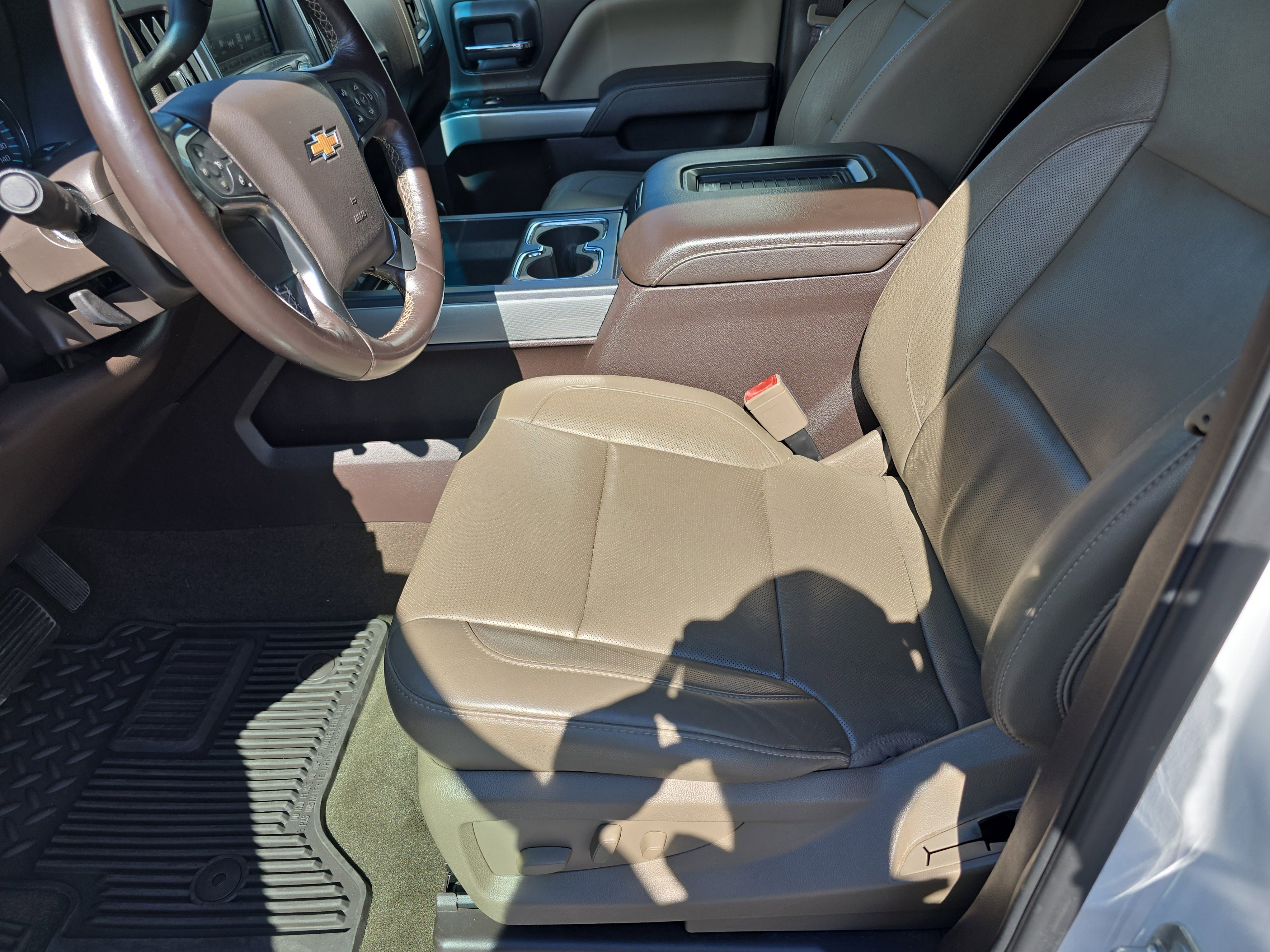 Used 2018 Chevrolet Silverado 1500 LTZ Z71 w/ LTZ Plus Package AWD/4WD image 21