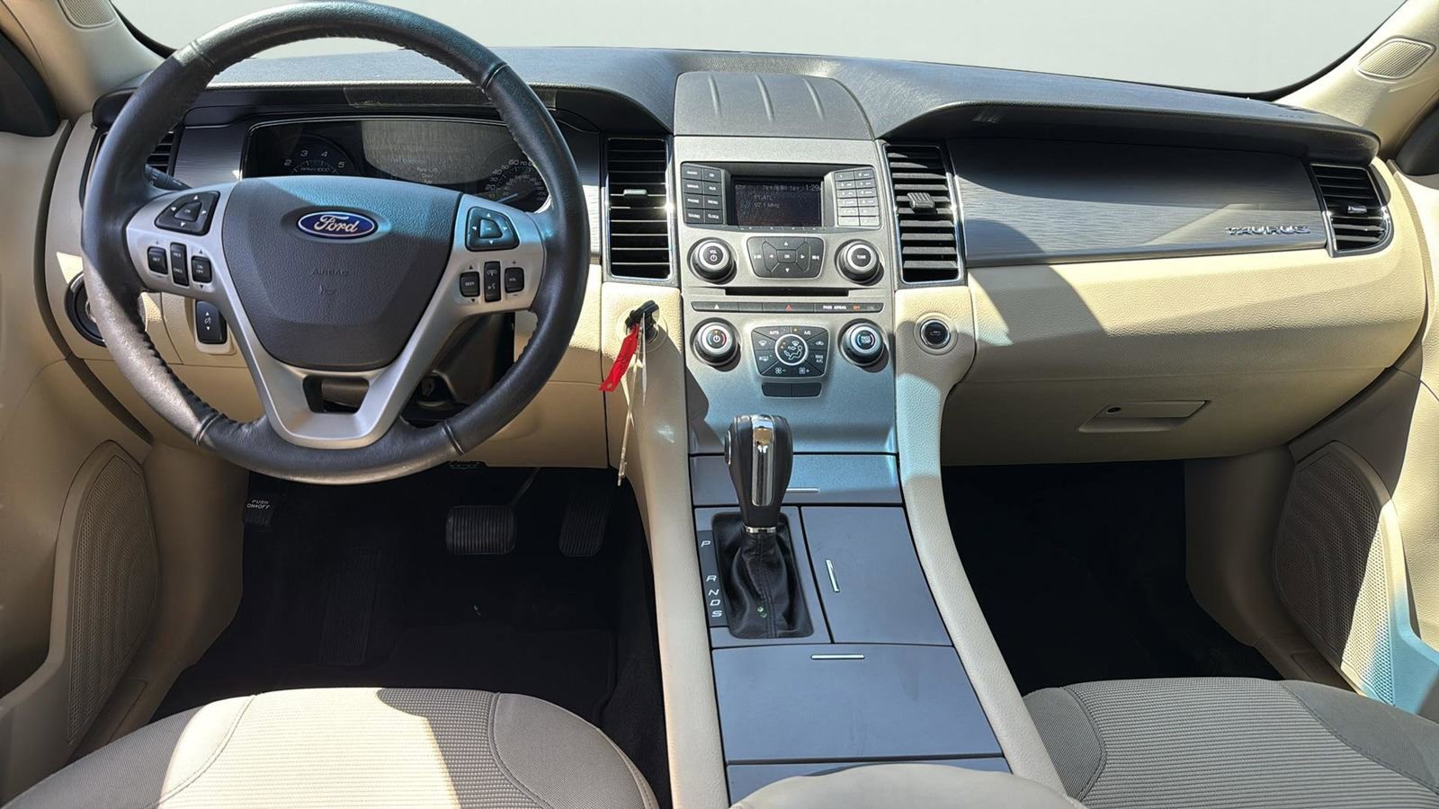 Used 2014 Ford Taurus SEL image 19