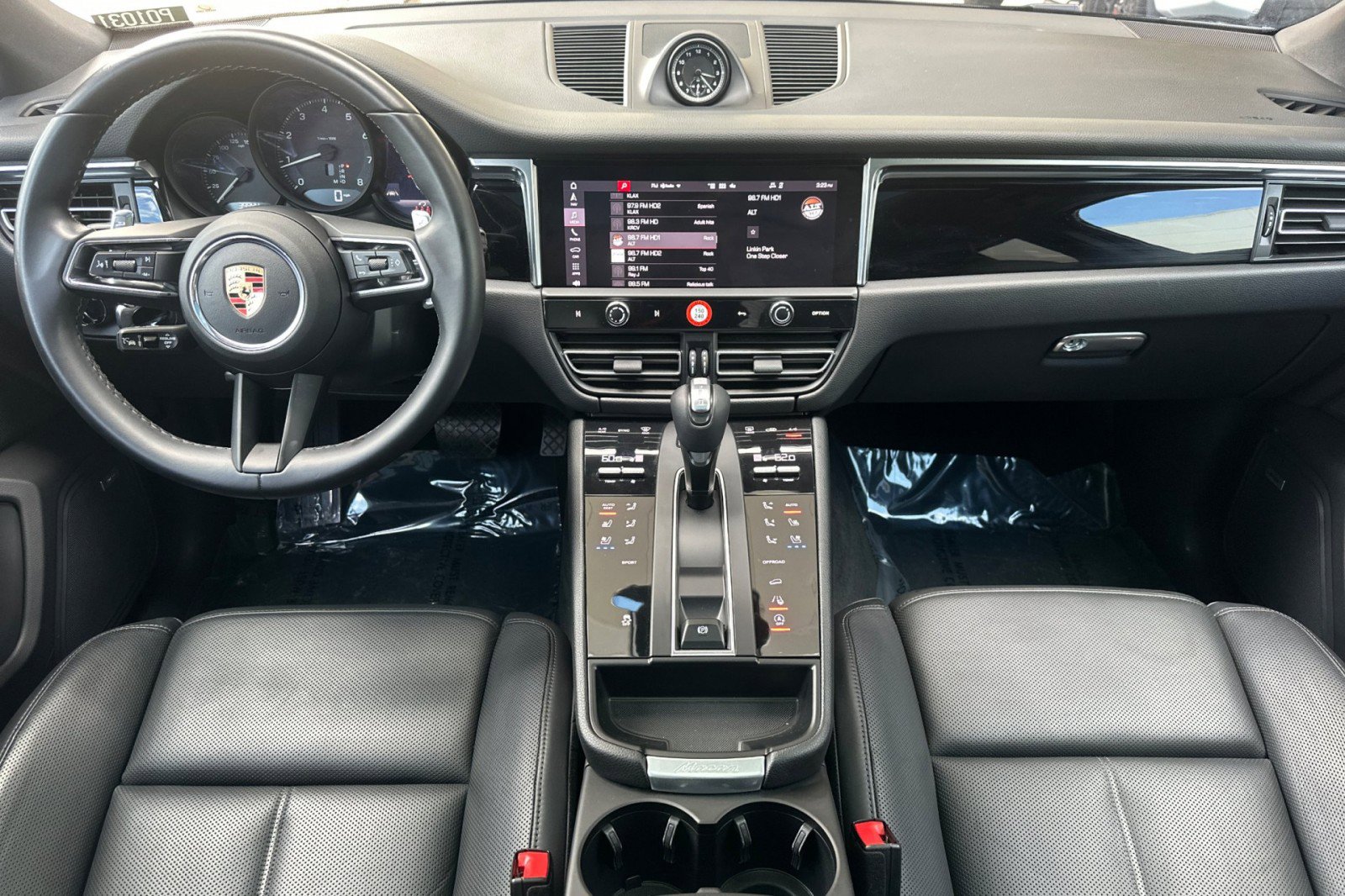 Certified 2022 Porsche Macan AWD/4WD image 6