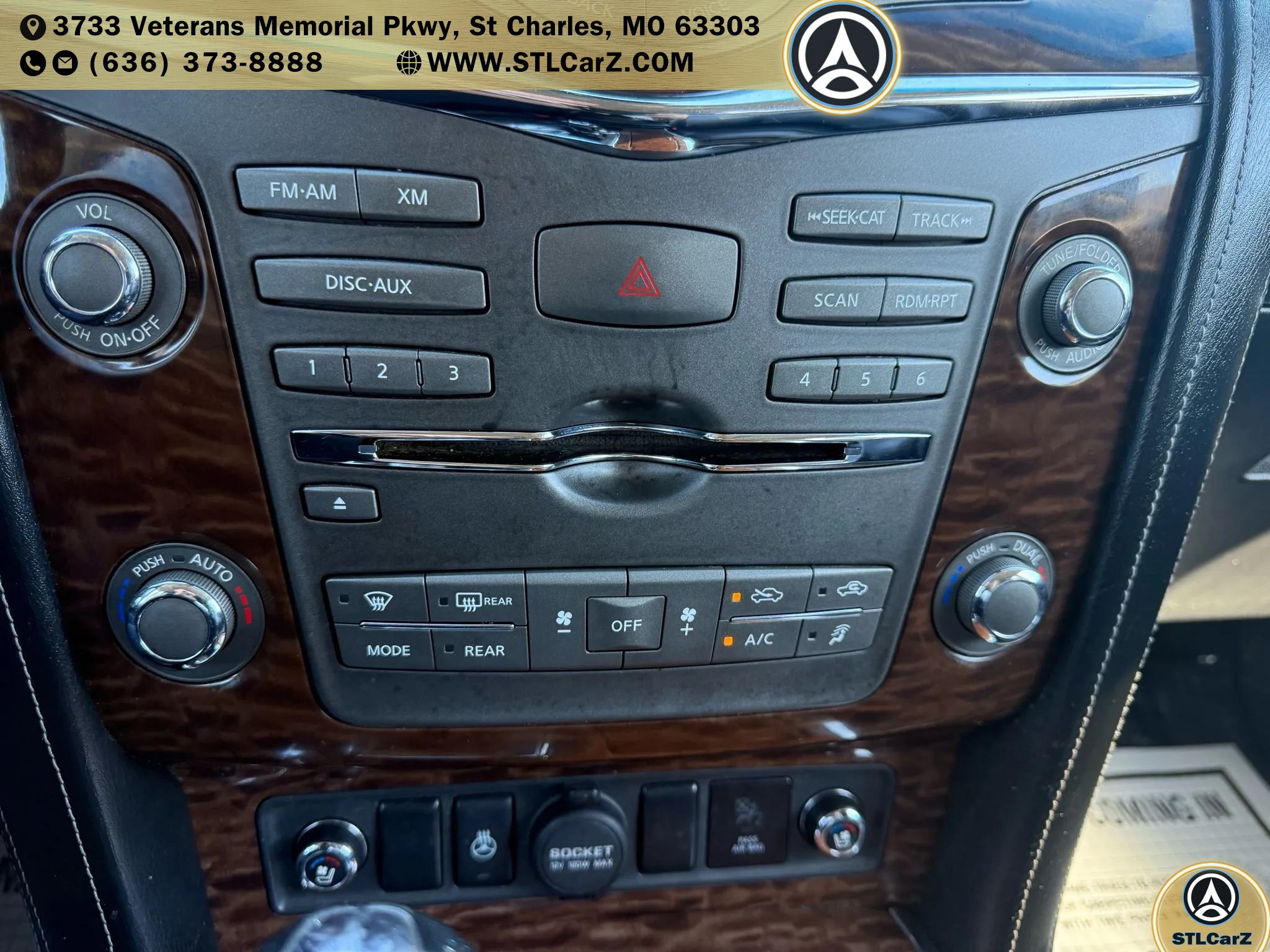 Used 2017 Nissan Armada Platinum w/ Interior Lighting Package RWD image 23