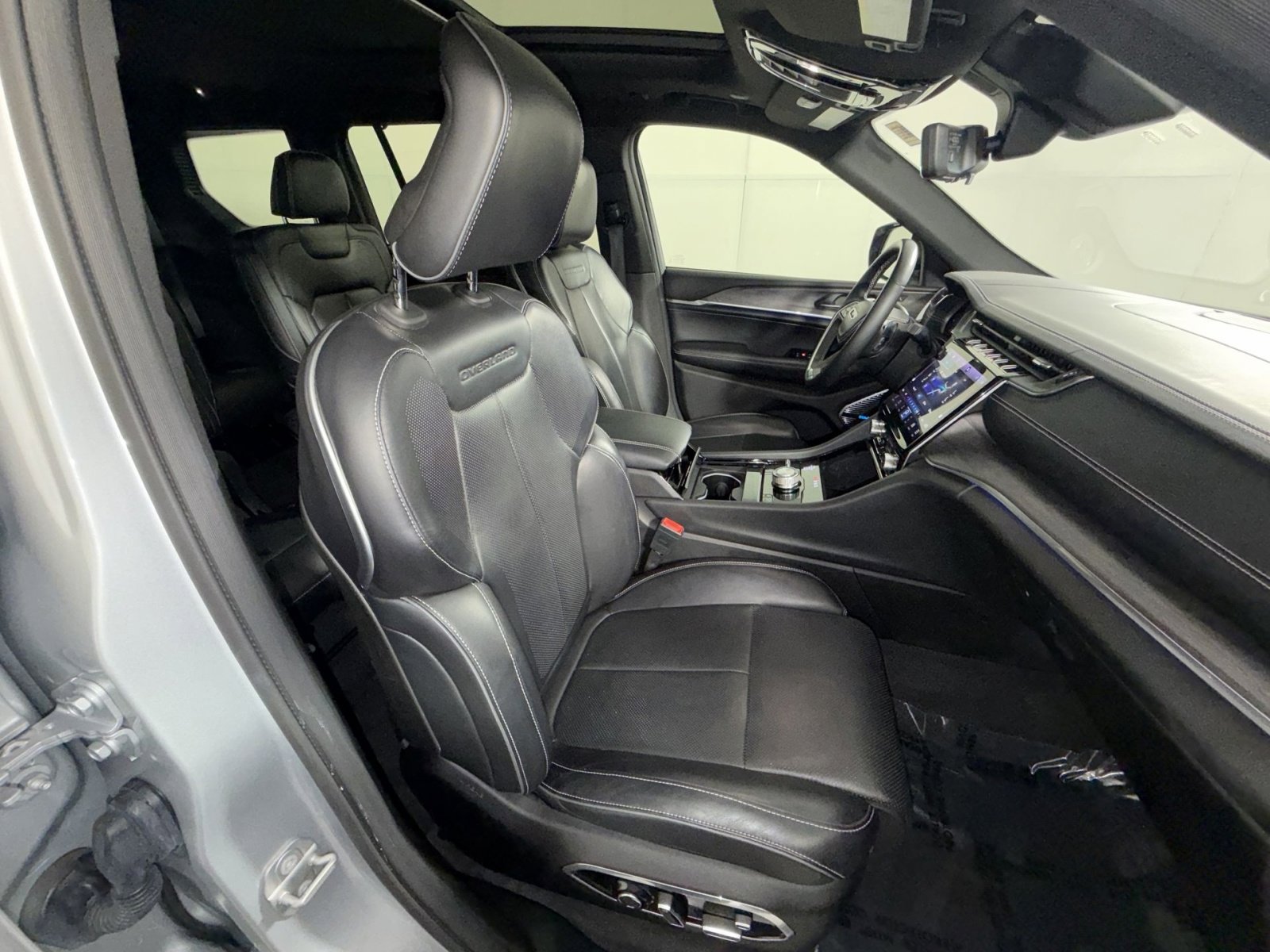 Used 2021 Jeep Grand Cherokee L Overland w/ Luxury Tech Group IV image 28