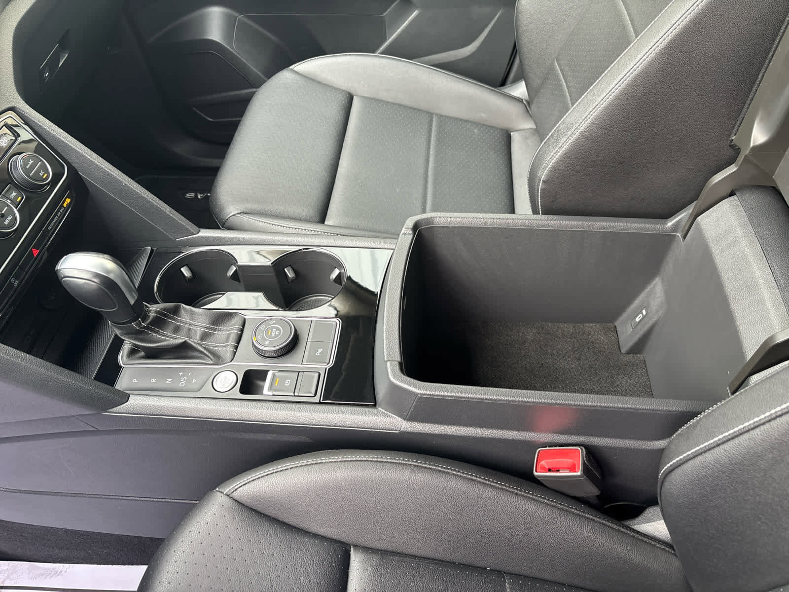 Used 2023 Volkswagen Atlas SE image 37