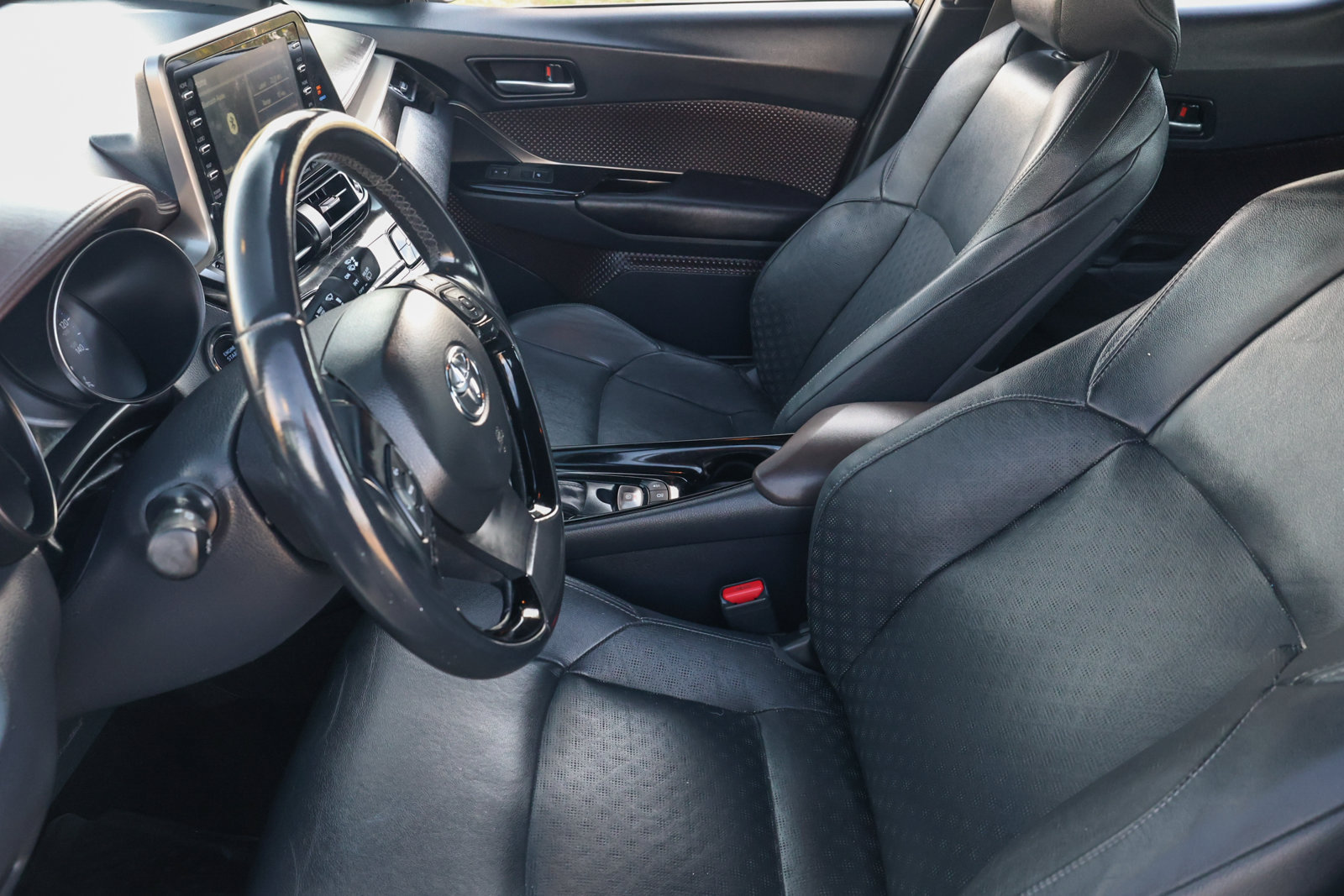 Used 2019 Toyota C-HR Limited FWD image 15