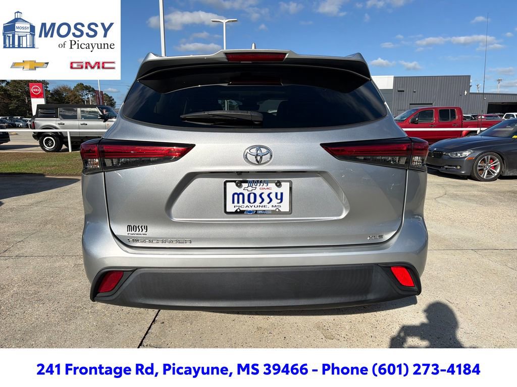 Used 2023 Toyota Highlander L image 6