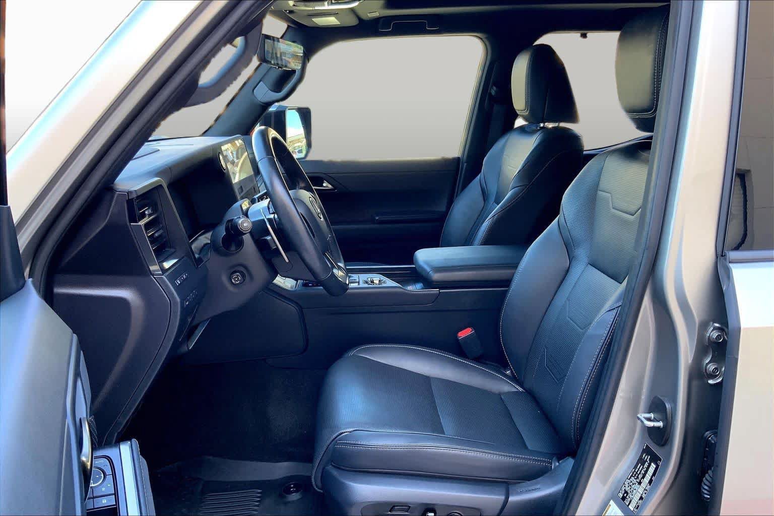 Used 2025 Lexus GX 550 w/ Accessory Package (2T) AWD/4WD image 8