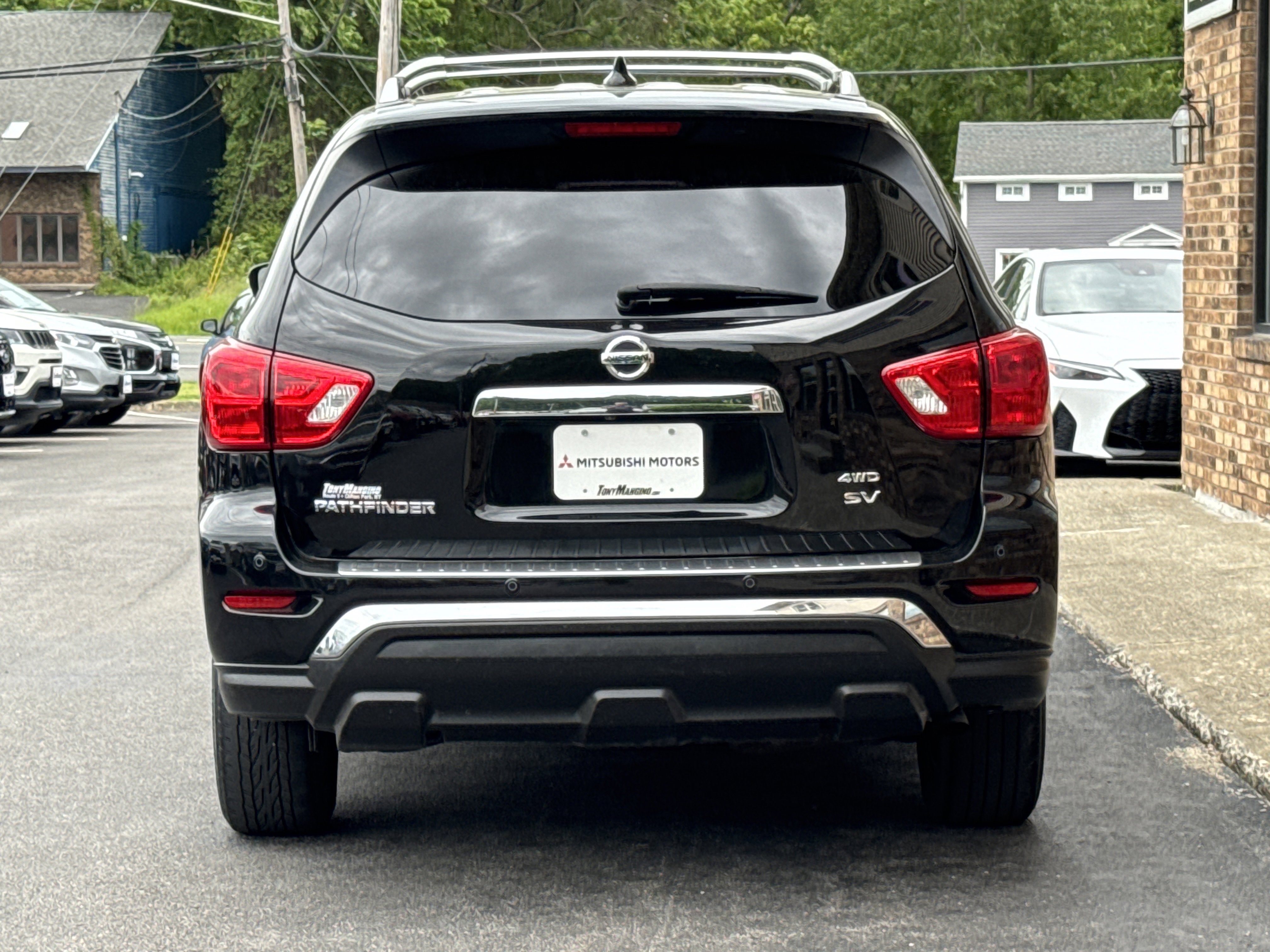Used 2019 Nissan Pathfinder SV w/ Cargo Package AWD/4WD image 4