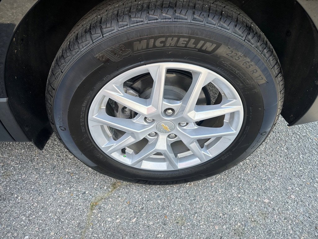 Used 2023 Chevrolet Equinox LT FWD image 9