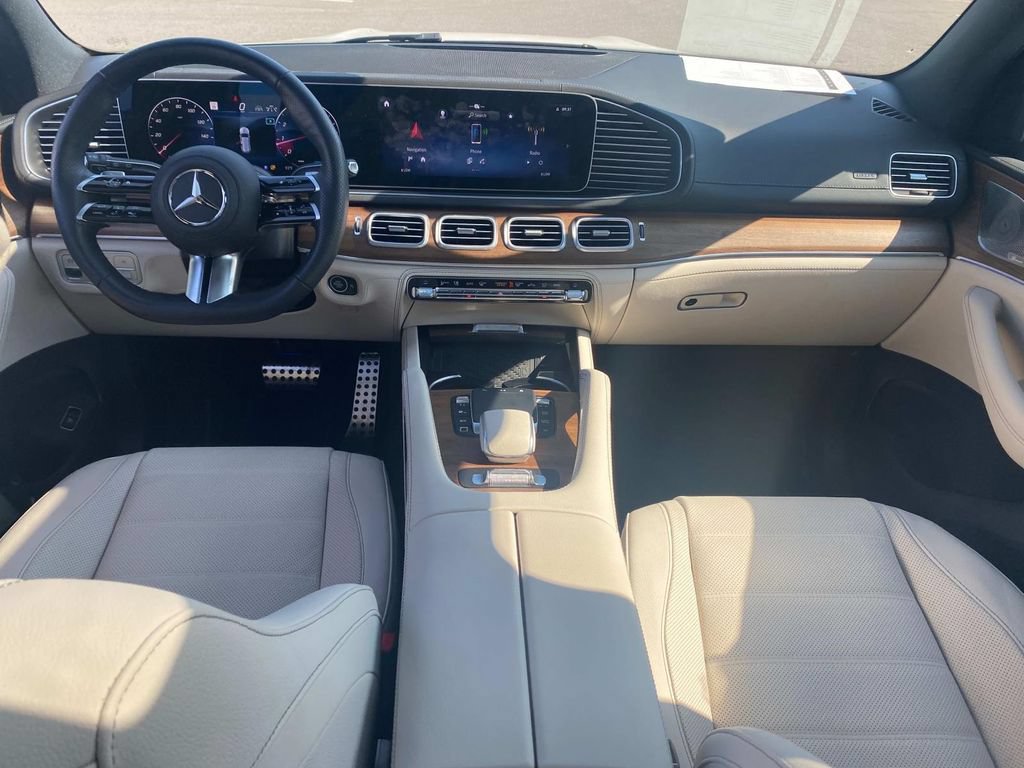 Used 2025 Mercedes-Benz GLS 580 4MATIC image 29