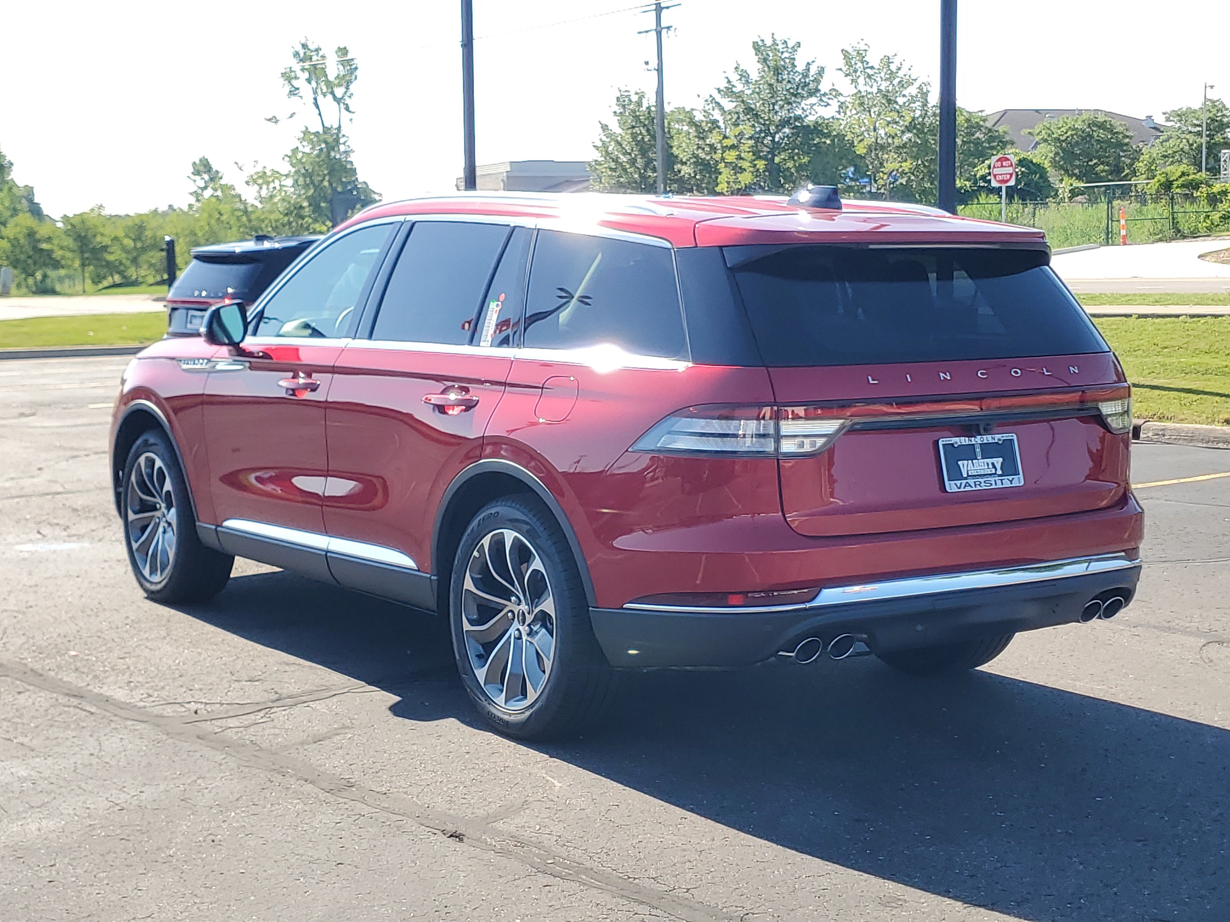 New 2026 Lincoln Aviator AWD image 3