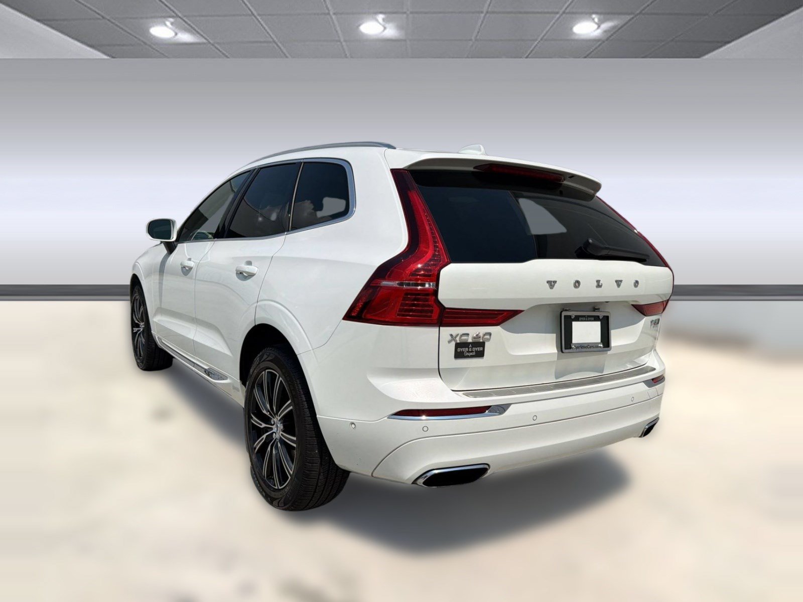 Used 2018 Volvo XC60 T5 Inscription w/ Convenience Package AWD/4WD image 3