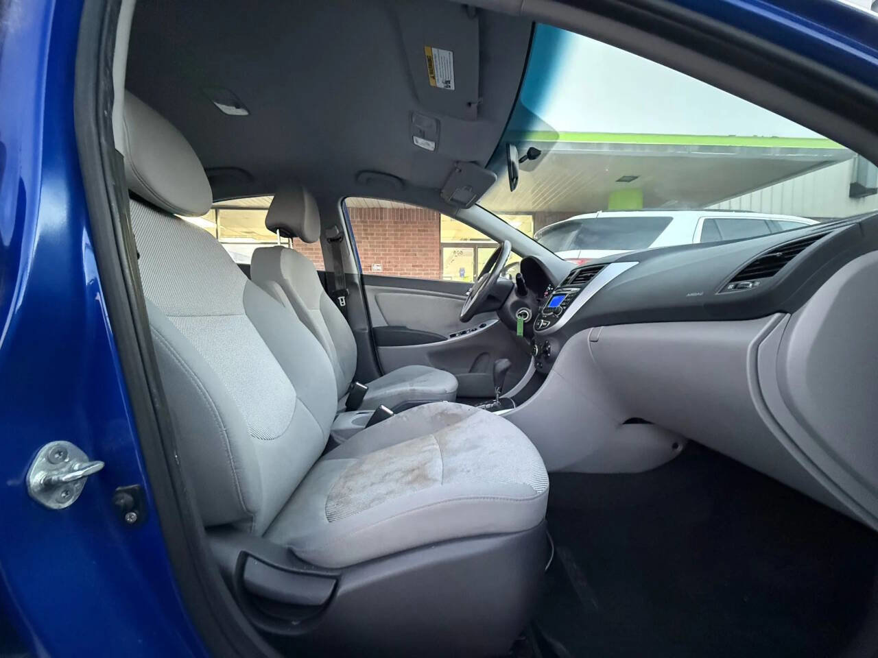 Used 2012 Hyundai Accent GLS image 11