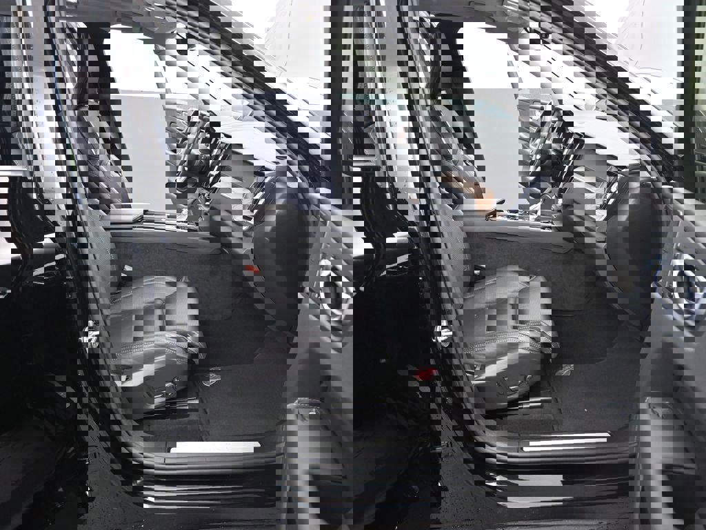 Used 2023 Volvo XC60 B5 Ultimate AWD/4WD image 15