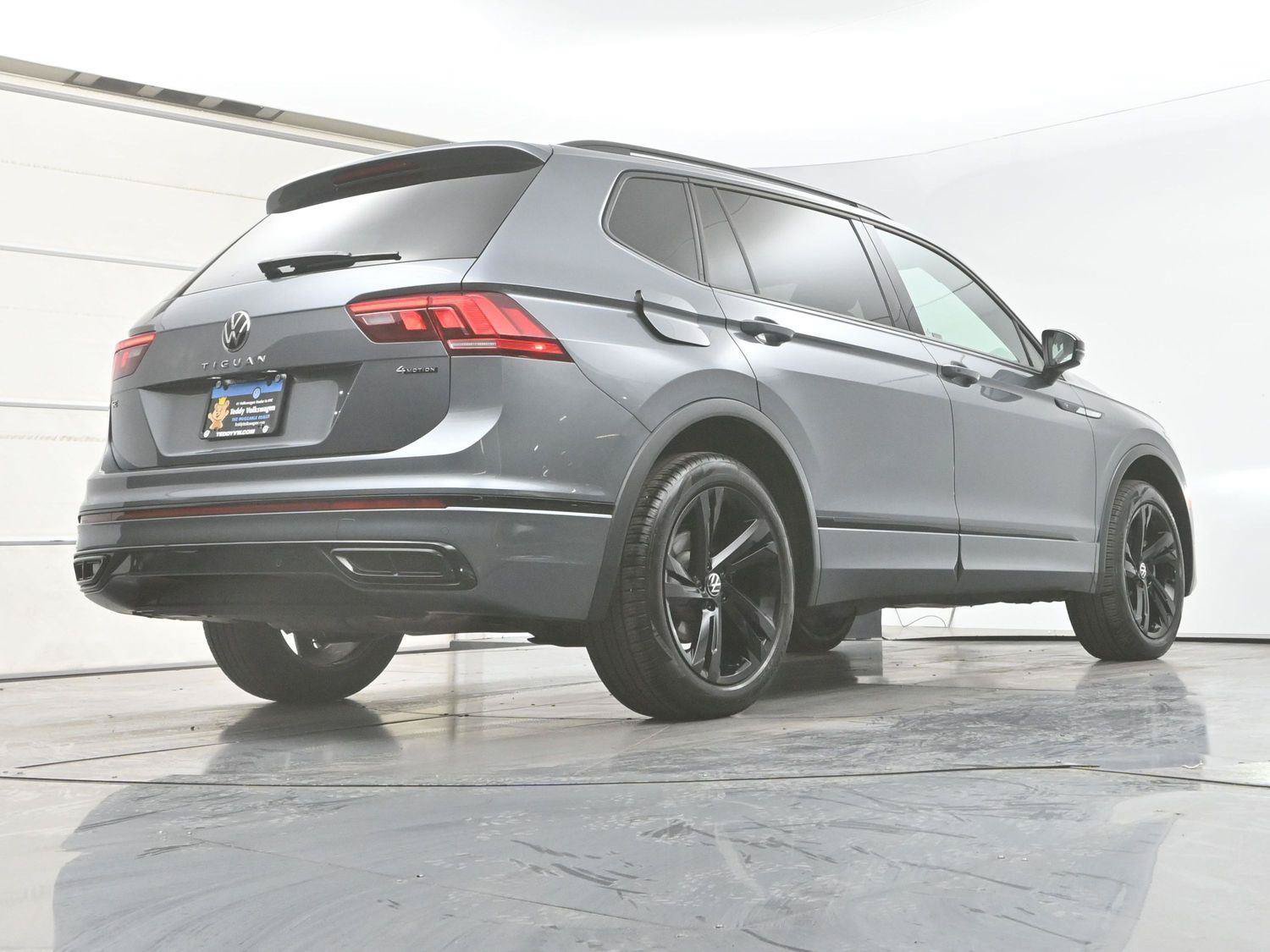 Certified 2024 Volkswagen Tiguan SE R-Line AWD/4WD image 30