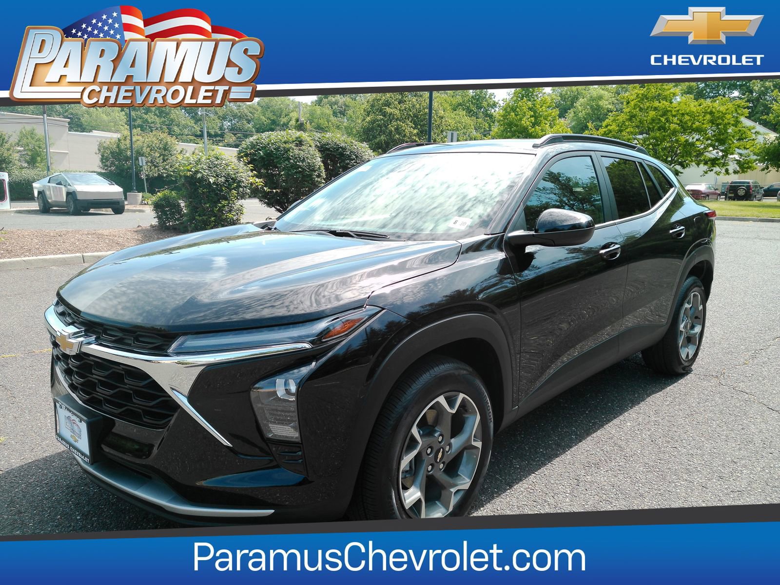 Used 2025 Chevrolet Trax LT FWD image 1