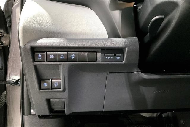 Used 2022 Toyota Sienna XSE AWD/4WD image 45