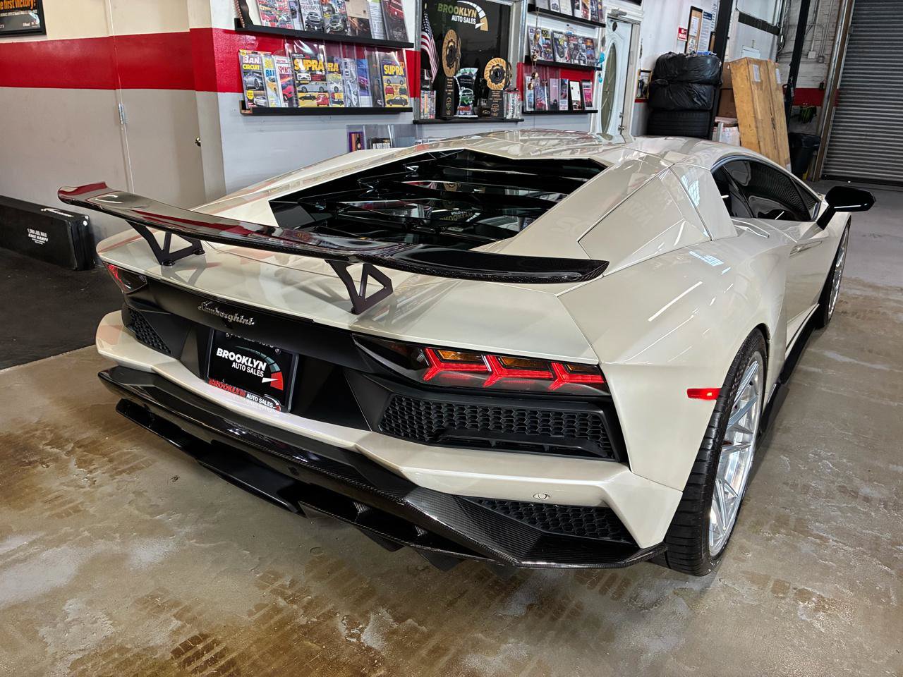 Used 2017 Lamborghini Aventador S AWD/4WD image 11