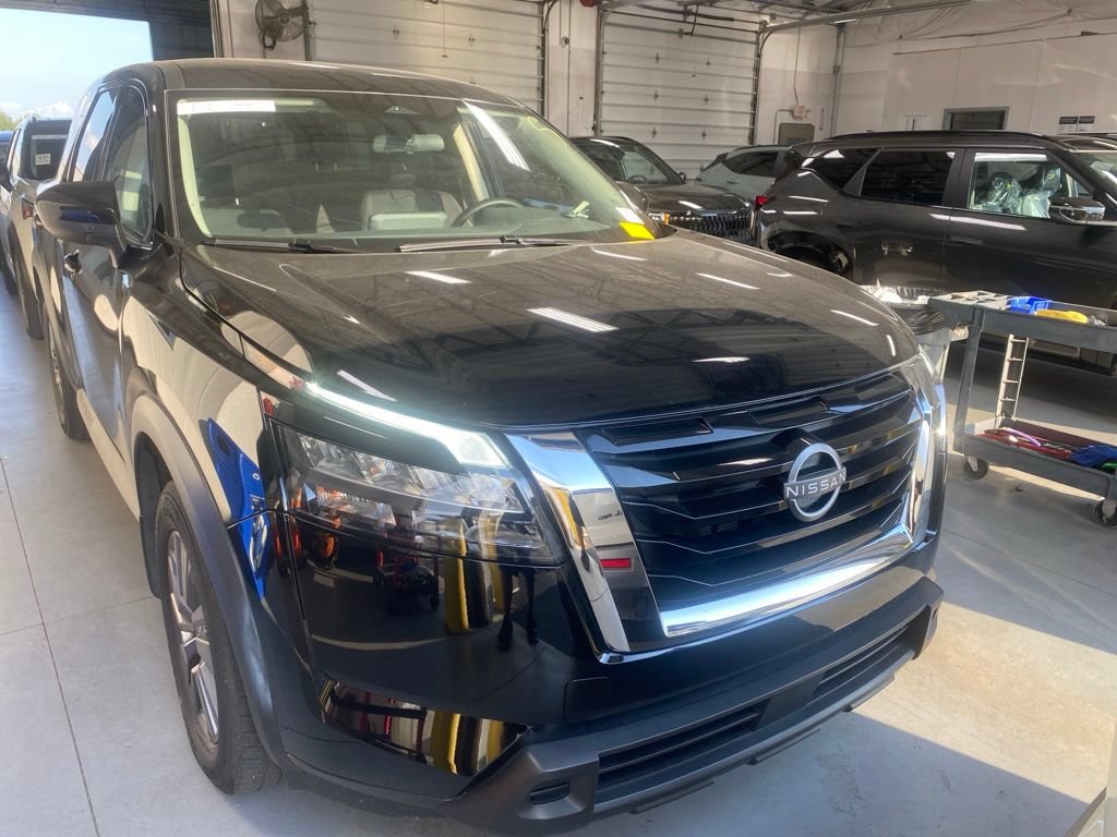 Used 2024 Nissan Pathfinder S AWD/4WD image 1