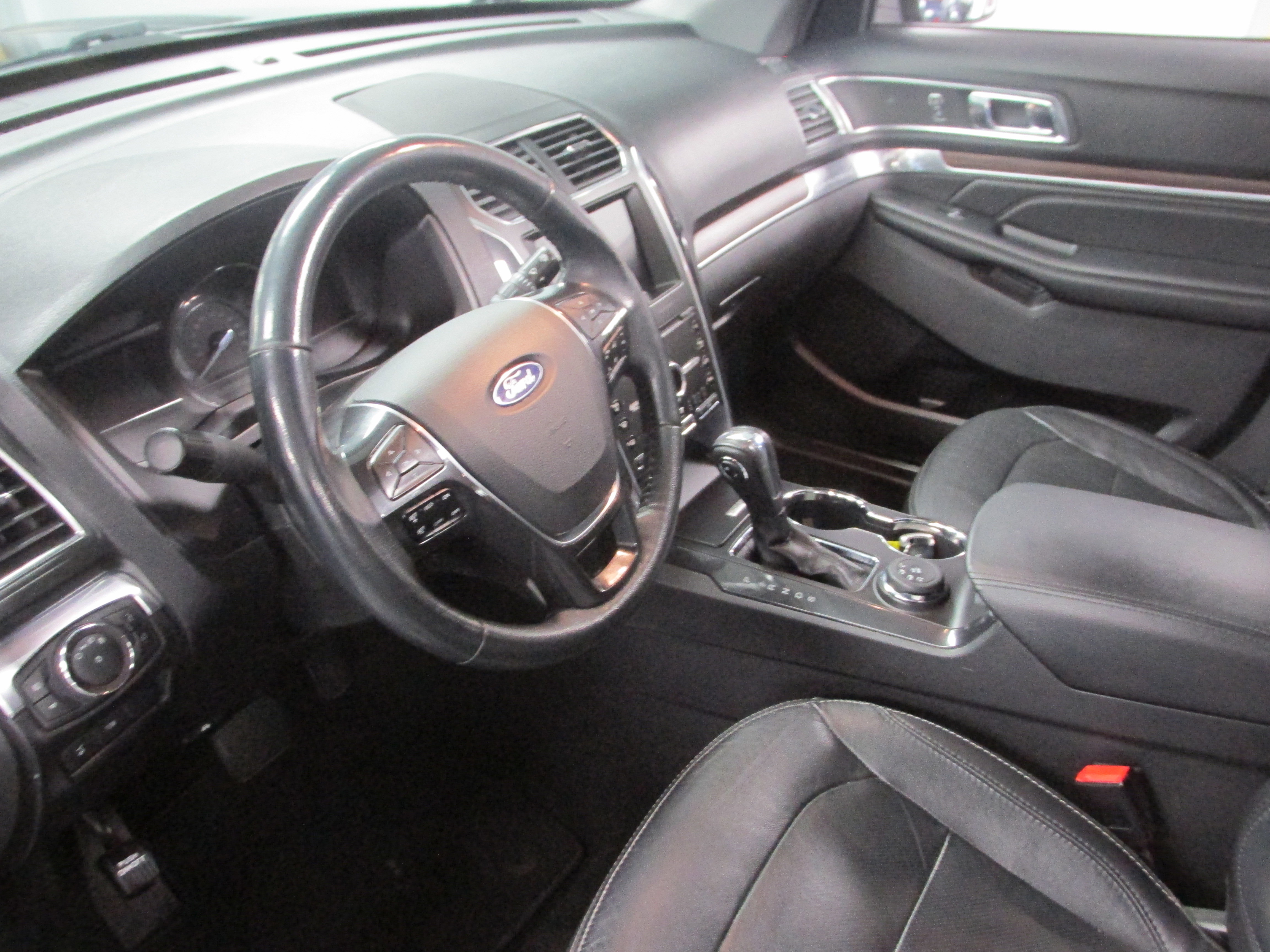 Certified 2019 Ford Explorer Limited w/ Class III Trailer Tow Package image 29