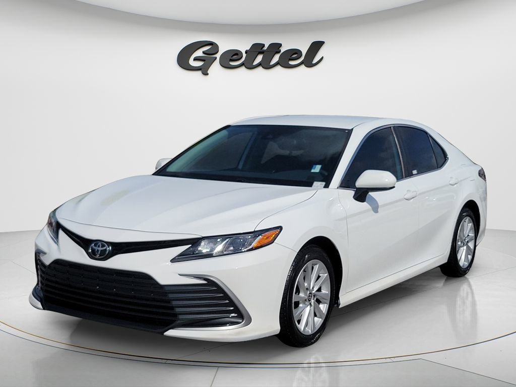 Certified 2022 Toyota Camry LE image 1