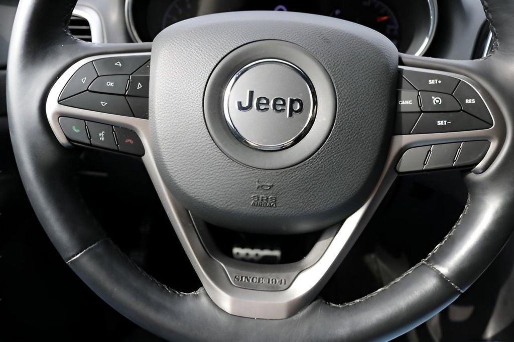 Used 2022 Jeep Grand Cherokee Laredo X RWD image 21
