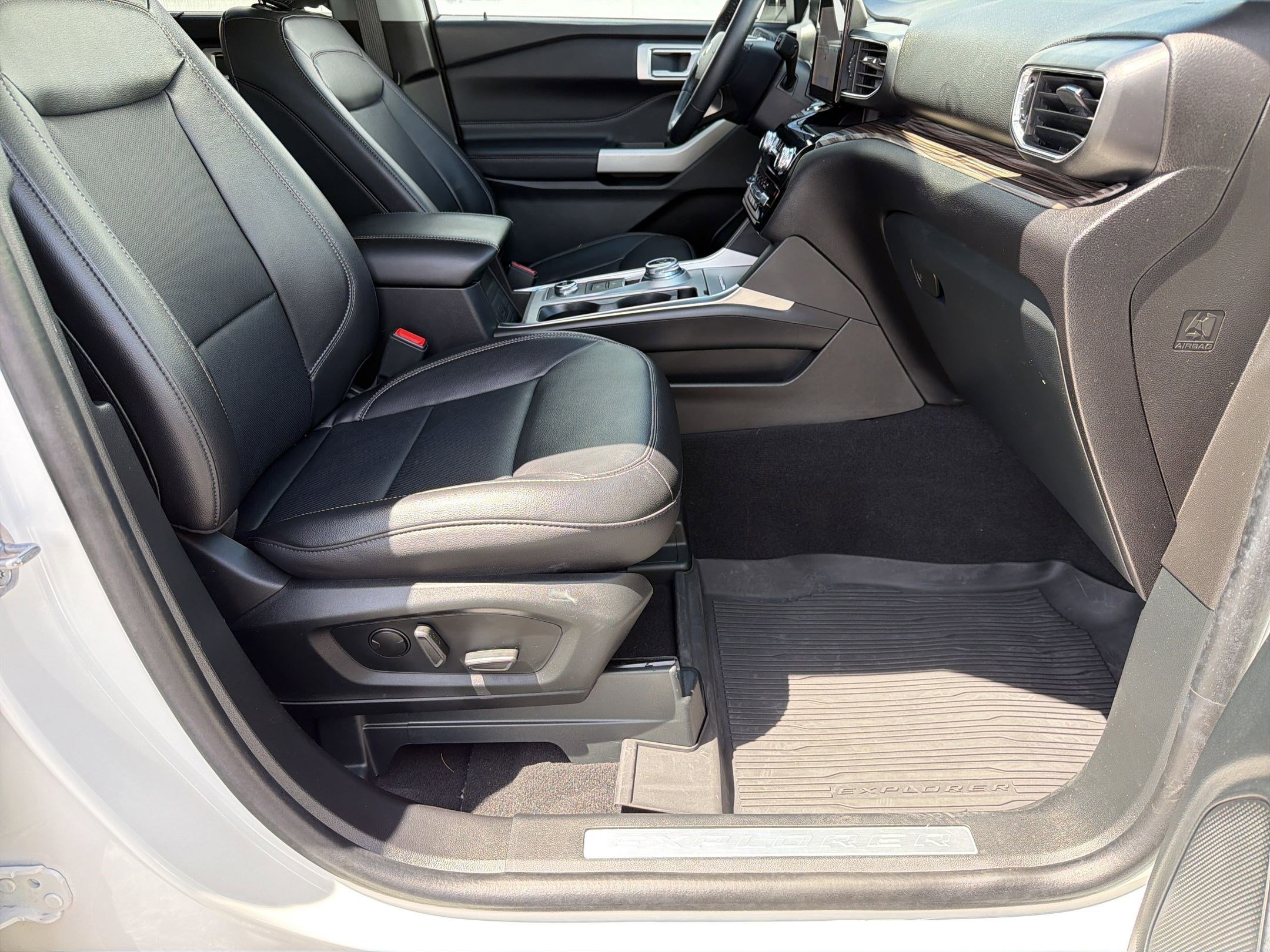 Used 2023 Ford Explorer Limited w/ Equipment Group 301A image 30