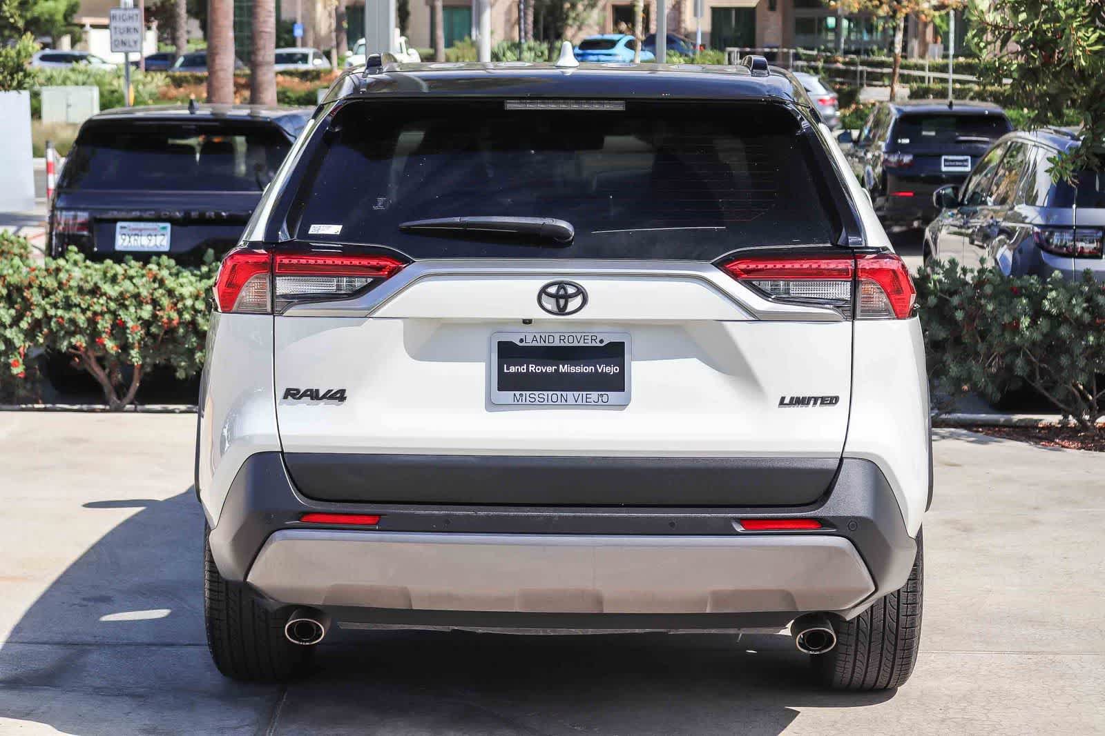 Used 2020 Toyota RAV4 Limited FWD image 5