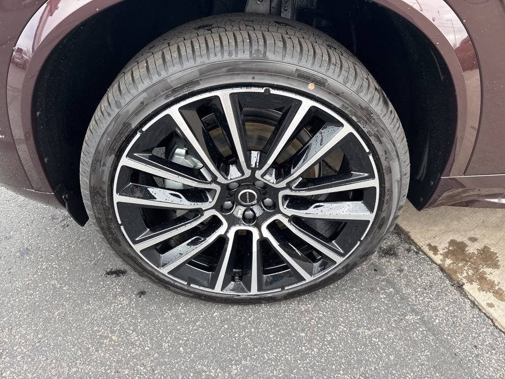 New 2026 Volvo XC90 B6 Plus w/ Protection Package Premier image 13