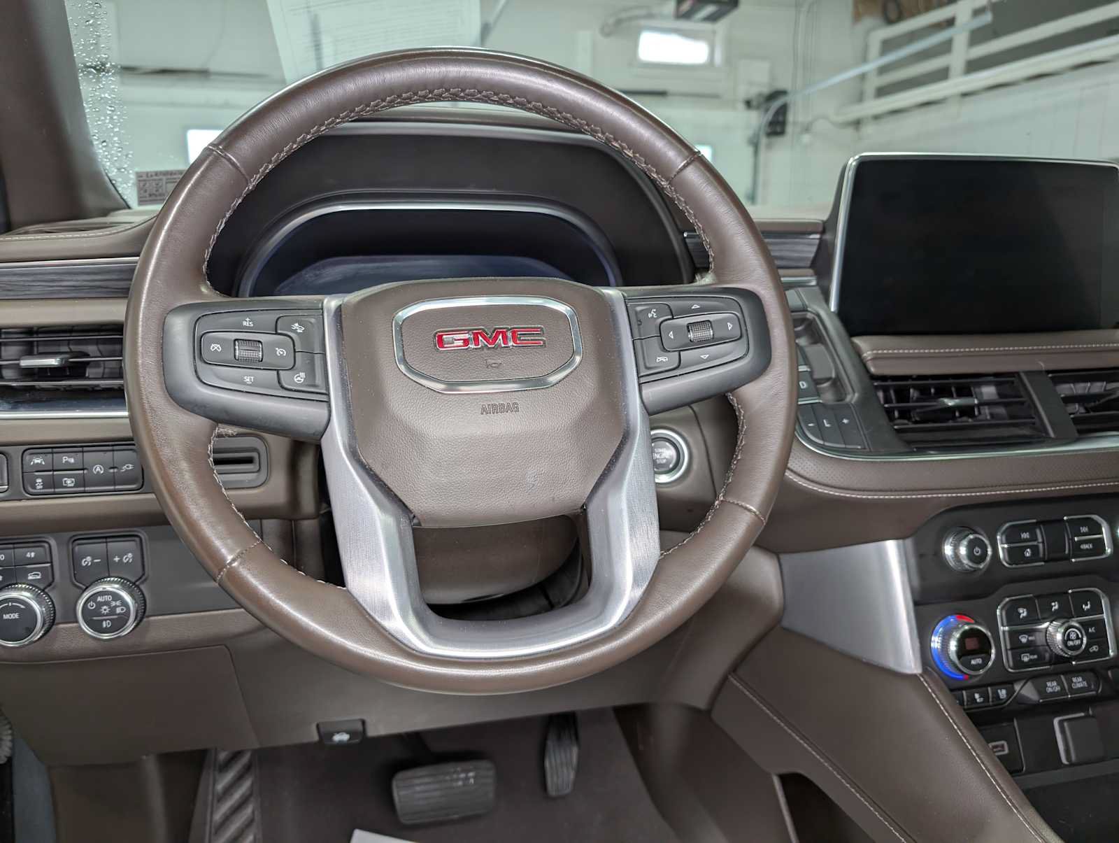Certified 2022 GMC Yukon SLT w/ SLT Premium Package AWD/4WD image 40