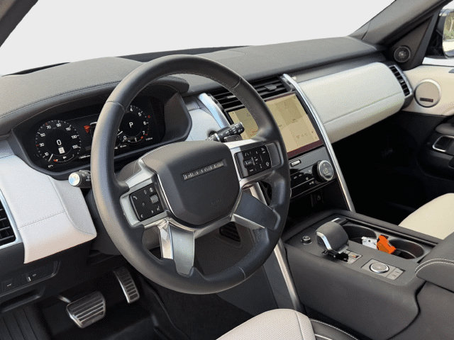 Used 2024 Land Rover Discovery Dynamic SE AWD/4WD image 30
