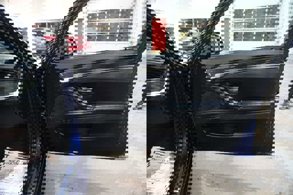 Used 2016 BMW 550i xDrive Sedan image 34