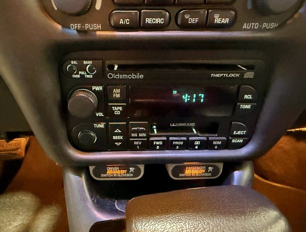 Used 1997 Oldsmobile Cutlass Supreme SL image 17