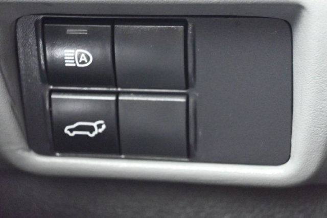 Used 2022 Toyota Highlander XLE FWD image 23